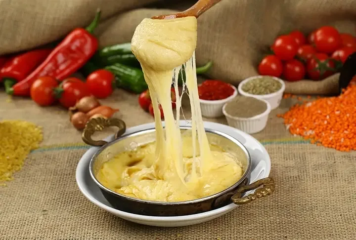 Kuymak Nasıl Yapılır? Kaşarlı, Tek Kişilik, 2 Kişilik ve 4 Kişilik Kuymak Tarifi