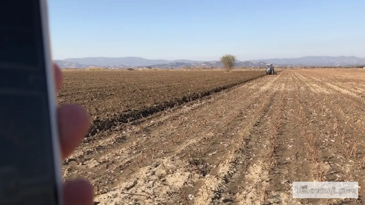 Traktör Yerine Tankla Tarla Süren Çiftçi VİDEO: Sosyal Medyayı Sallayan İlginç Görüntüler