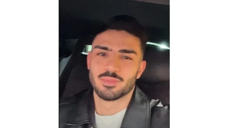 Yakışıklı Mısırcı Kim? Karaköy’deki Mısırcı Alper Temel Kaç Yaşında, Nereli?