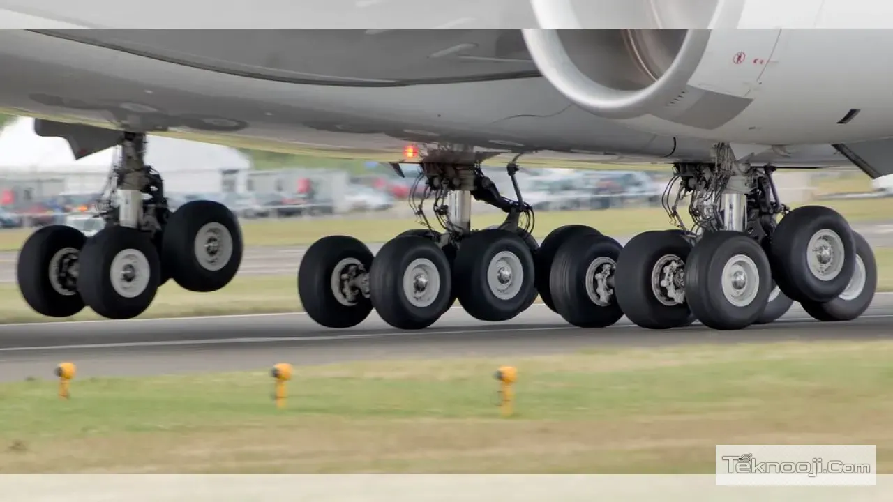 Airbus A380'in İniş Anı! Ağır Çekim Görüntülerle Mühendislik Harikası