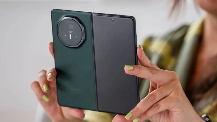 Honor Magic V5 Geliyor: Katlanabilir Dünyasında Rekor Pil Kapasitesi ve Beklenen Özellikler