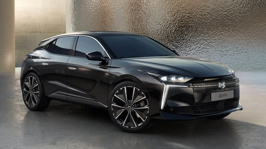 Yeni DS N°4 Tanıtıldı: Premium Hatchback Segmentine Fransız Zarafeti ve İleri Teknoloji Geliyor
